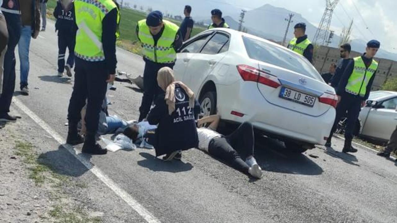 Kayseri'de 2 otomobil kafa kafaya çarpıştı: 6 yaralı