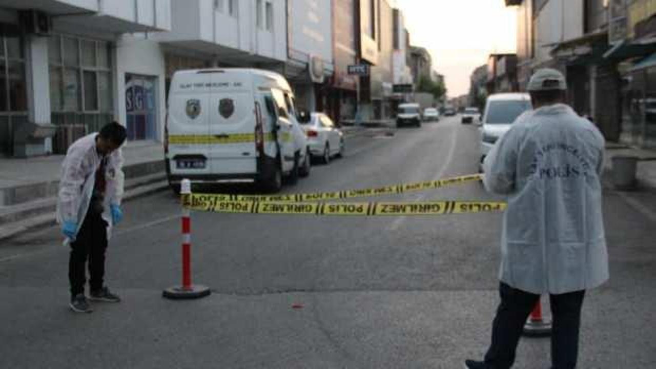 Kayseri'de kıraathaneye silahlı saldırı: 1'i polis 2 kişi yaralandı