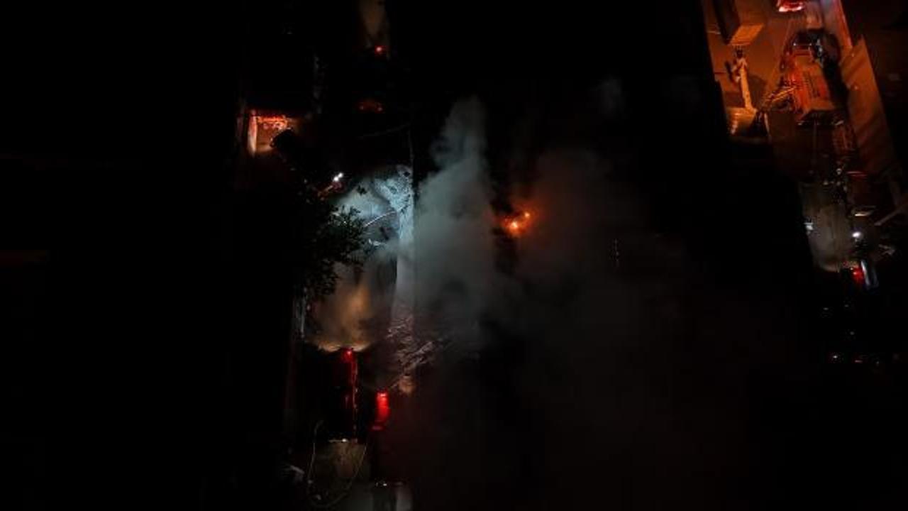 Kayseri'de yangın! 3 dükkan kül oldu
