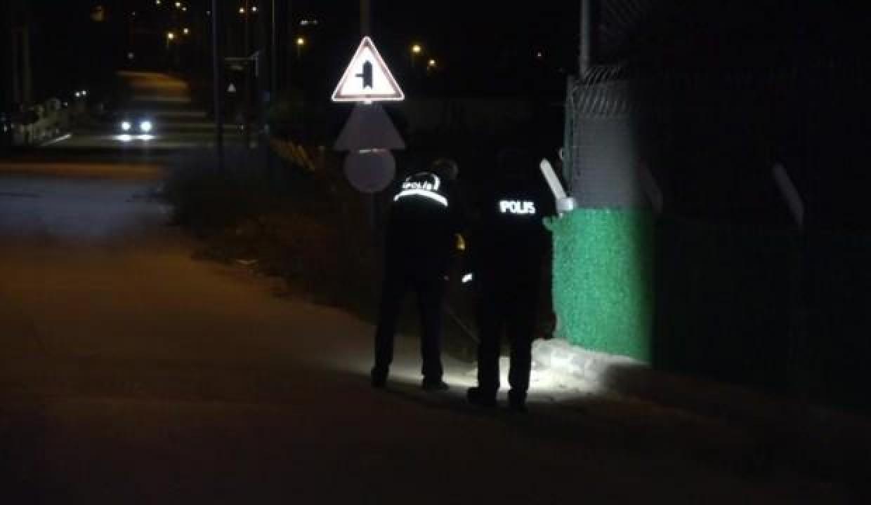 Kendisini polis olarak tanıtan restoran bekçisi 2 kişiyi yaraladı