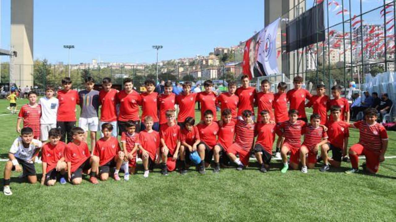 Kâğıthane Belediyesi, Sadabad Spor Sahası'nı hizmete açtı