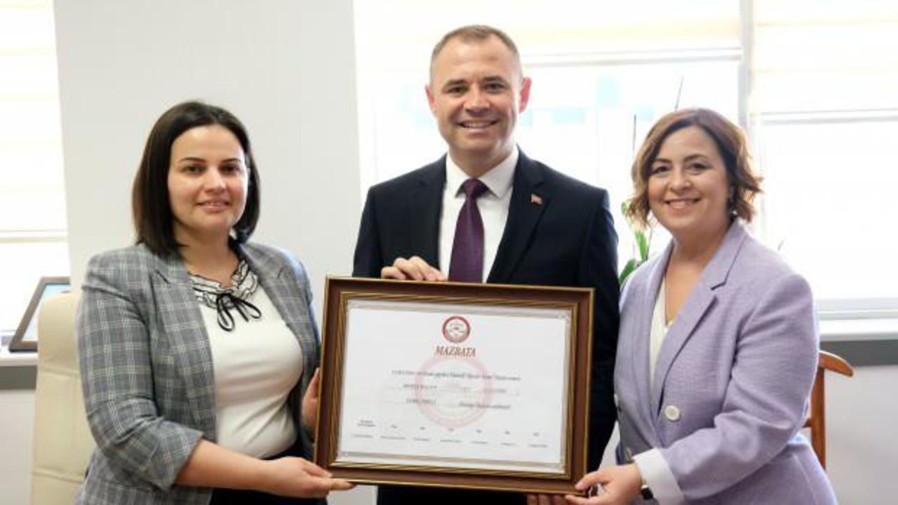 Kırklareli Belediye Başkanı Derya Bulut mazbatasını aldı: Söz veriyorum
