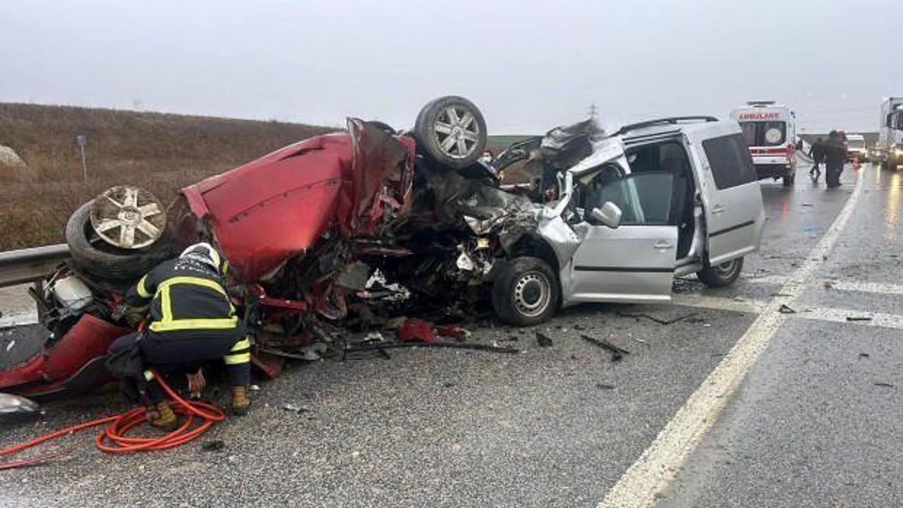 Kırklareli'nde otomobil ile hafif ticari araç çarpıştı: 2 ölü, 1 yaralı