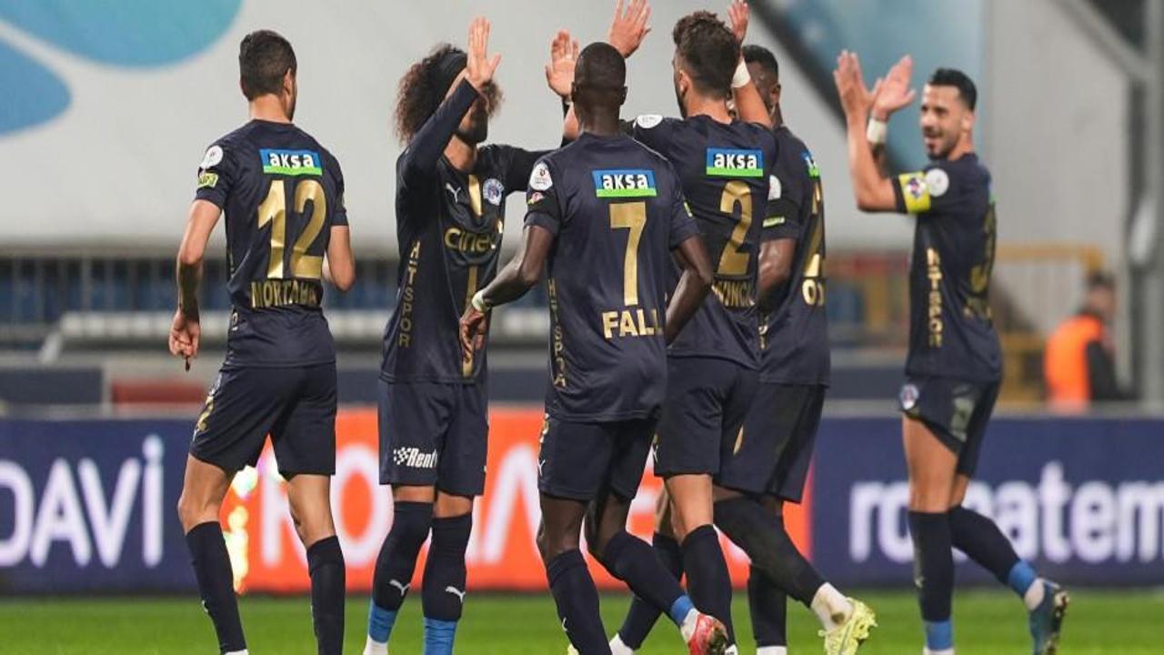 Kırmızı kart, geri dönüşler, tam 9 gol... Nefes kesen maçta zafer Kasımpaşa'nın