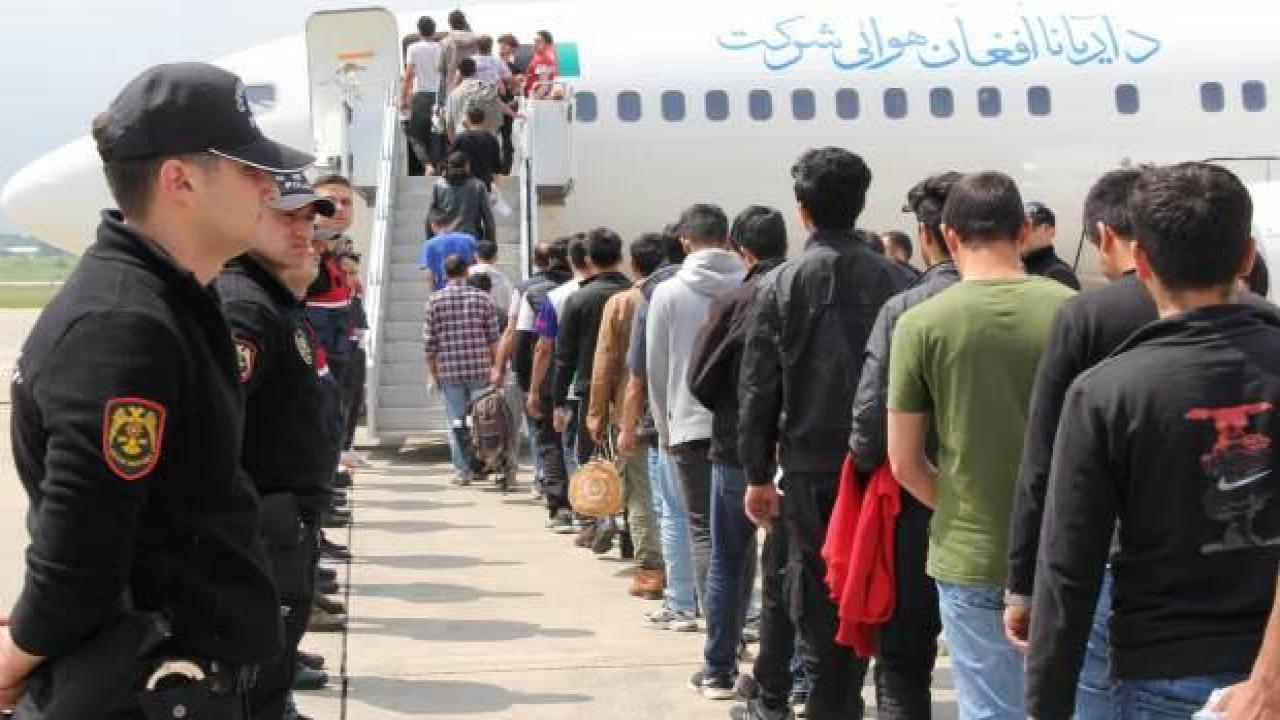 Kocaeli'de 137 Afgan düzensiz göçmen ülkelerine yollandı