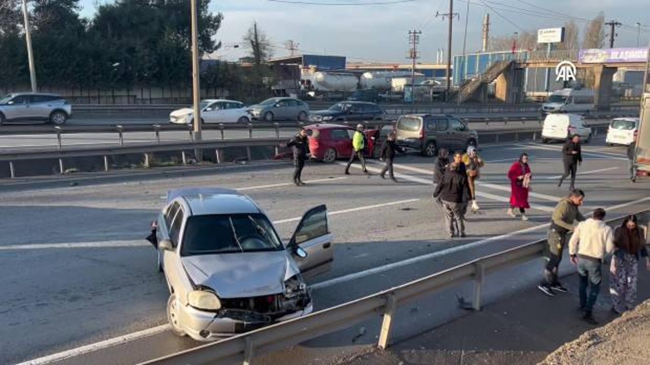 Kocaeli'de 8 aracın karıştığı zincirleme trafik kazası: 3 kişi yaralandı
