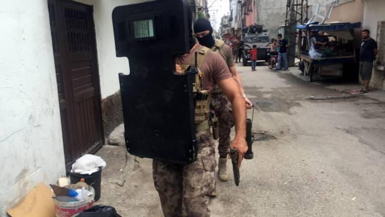 Komşusunun evini yakan kadın özel harekat operasyonuyla yakalandı