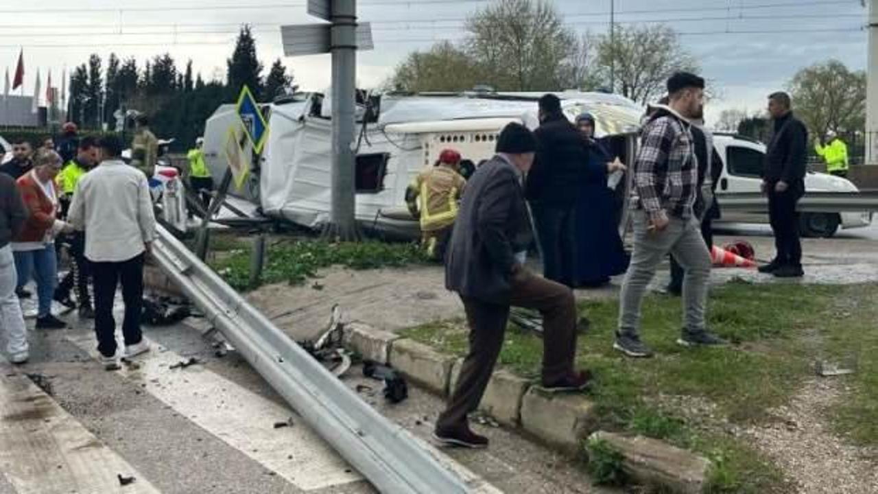 Kontrolden çıkan servis aracı refüje girdi: 1 bebek öldü, 5 kişi yaralandı