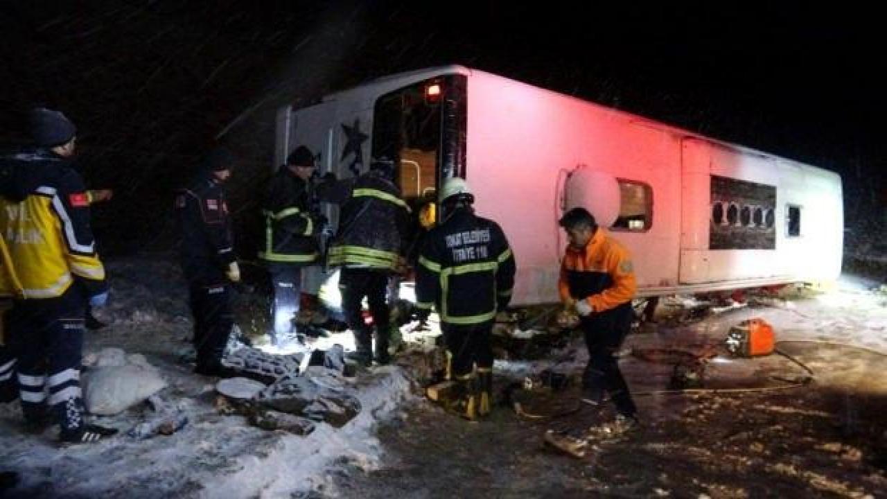 Kontrolden çıkan yolcu otobüsü devrildi: 1 ölü, 13 yaralı