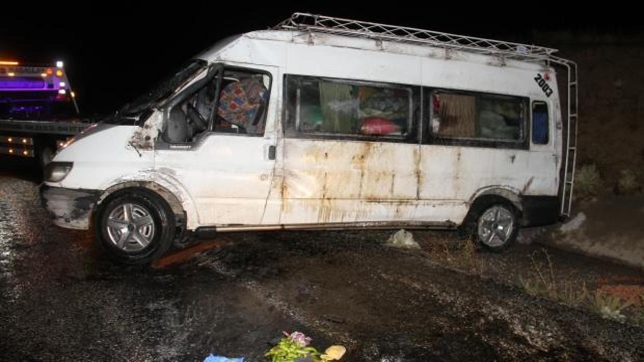 Konya'da minibüs devrildi: 12 tarım işçisi yaralandı!