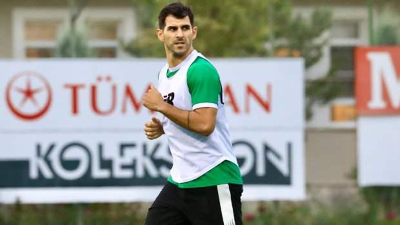Konyaspor'da Nelson Oliveira ile yollar ayrıldı