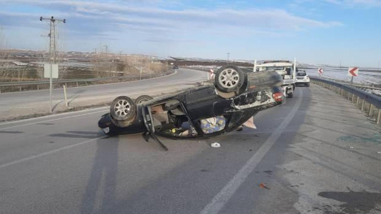 Köpeğe çarpmamak için manevra yaptığı otomobiliyle takla attı: 3 yaralı
