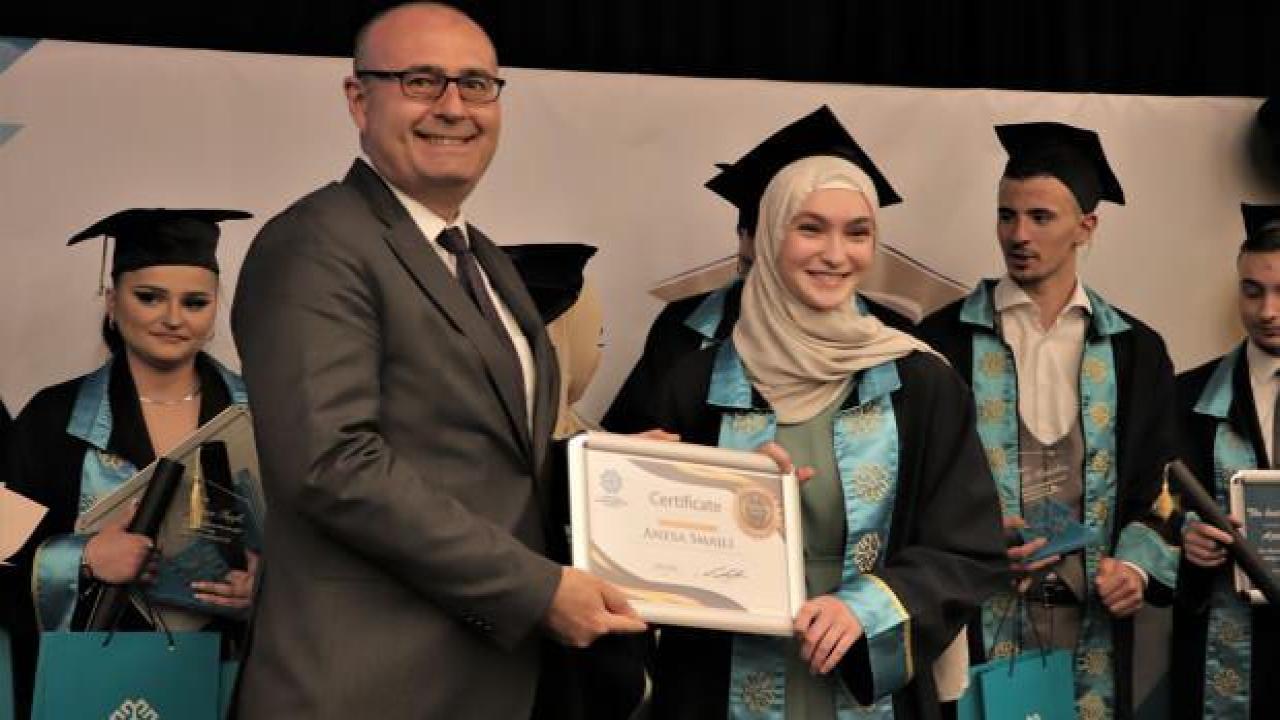 Kosova Uluslararası Maarif Okulları'nda mezuniyet töreni düzenlendi