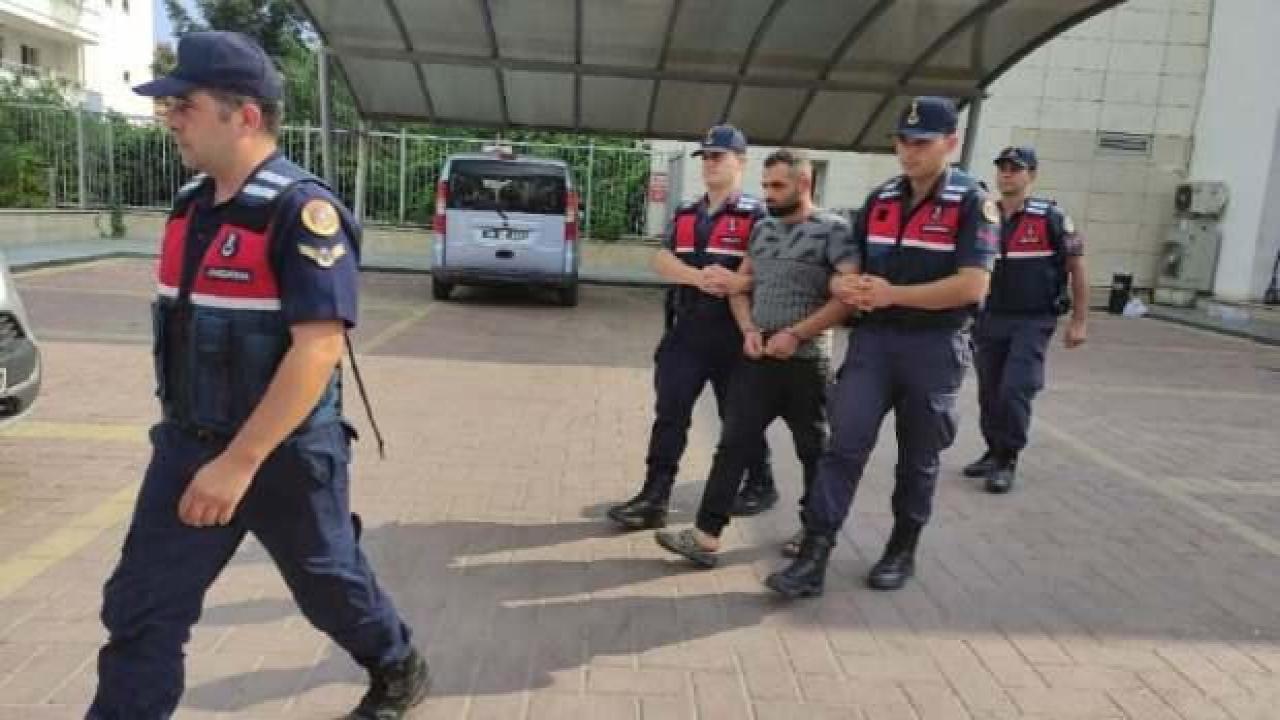Kötü işçilik nedeniyle tartıştığı arkadaşını sopa ve bıçakla öldürdü