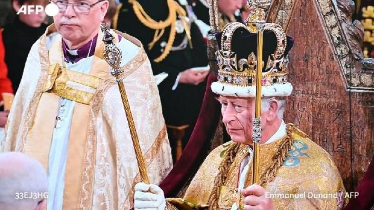 Kral 3. Charles ve Kraliçe Camilla taç giydi