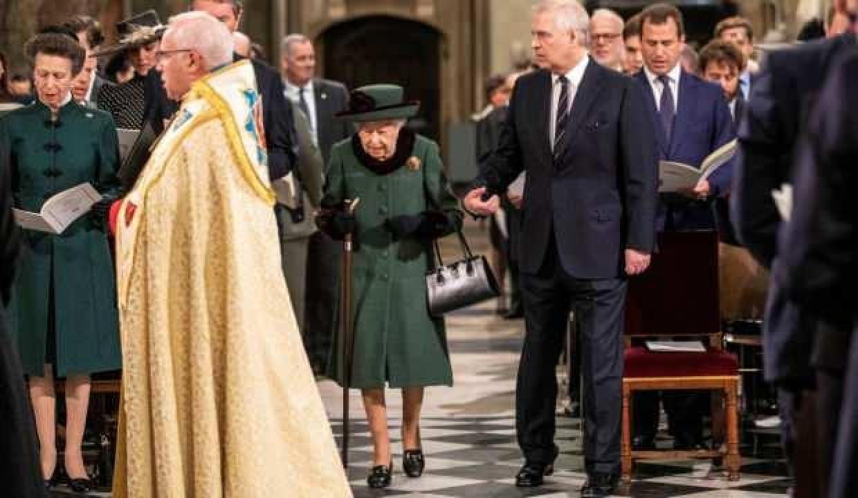 Kraliçe Elizabeth'in, Prens Andrew ile verdiği görüntü İngiltere'yi karıştırdı