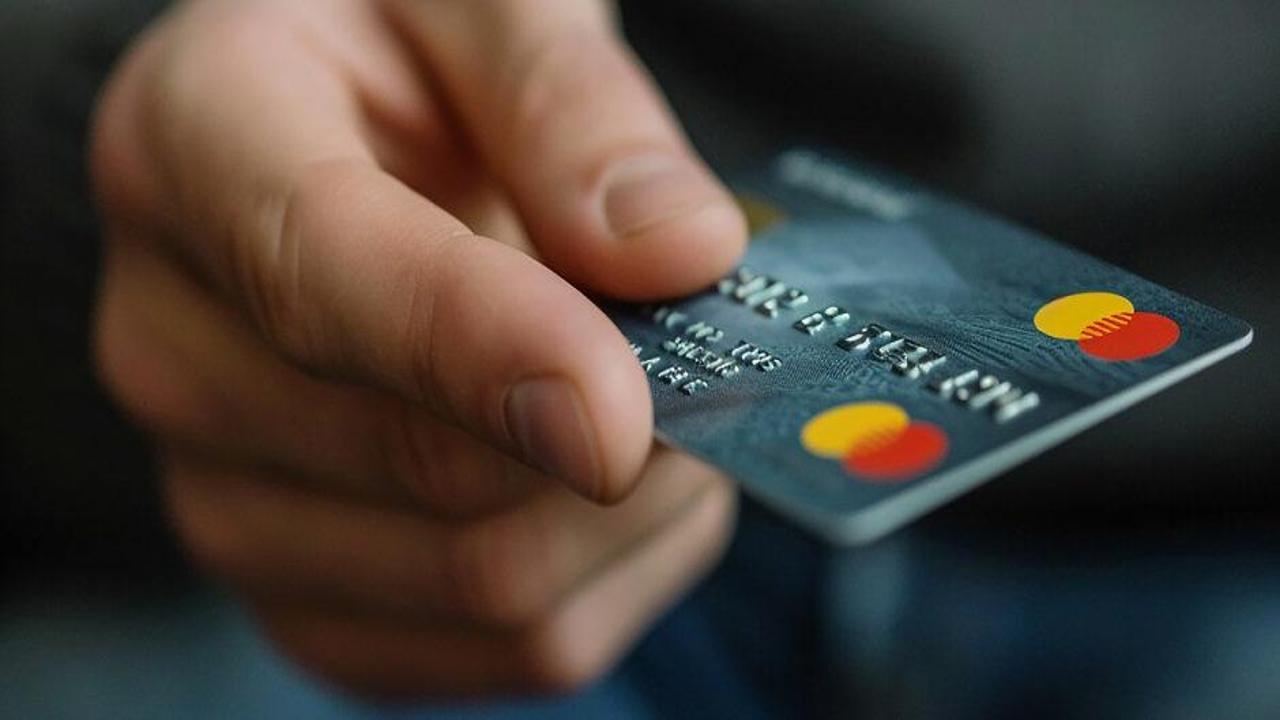 Kredi kartı şifreleri için yeni düzenleme: ATM'ler uyarı verecek