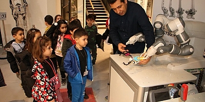Kreşli Minikler Makina Hangar'da Kendi Robotlarını Tasarladı
