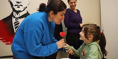 Kreşli Miniklerden Kadın Personele ‘8 Mart’ Sürprizi 