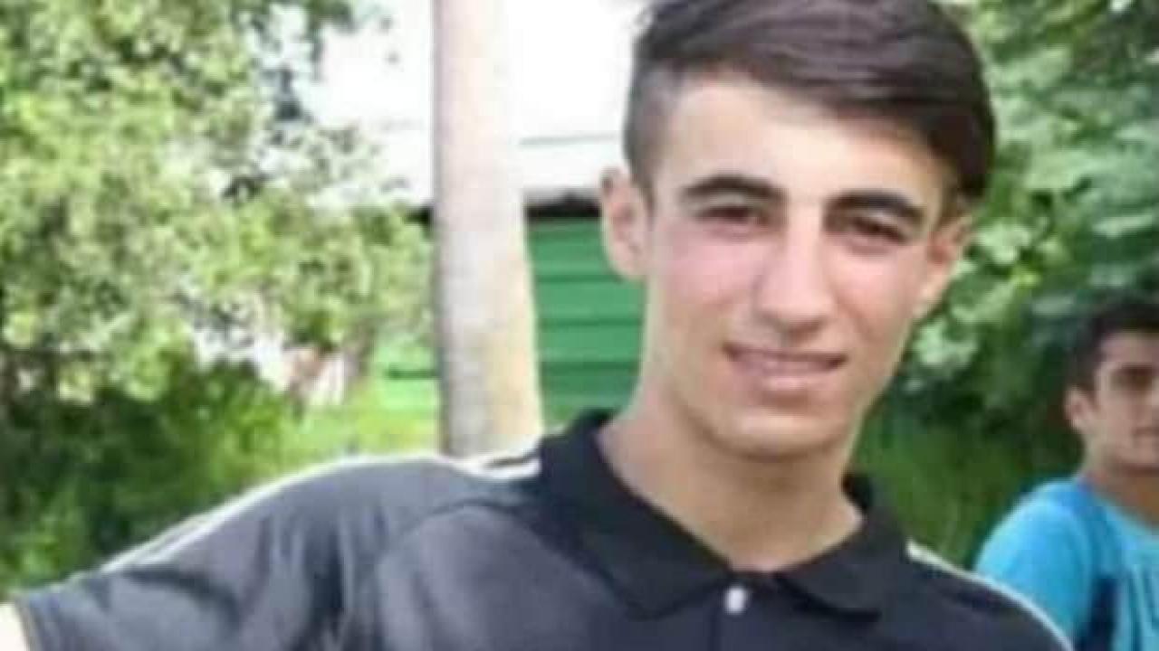 Kriko kayınca tamir etmek istediği otomobilin altında kalıp öldü