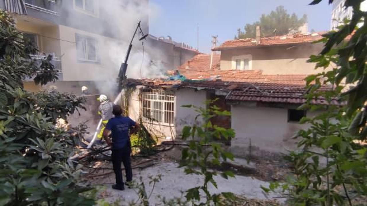 Kullanılmayan müstakil evde çıkan yangın paniğe neden oldu