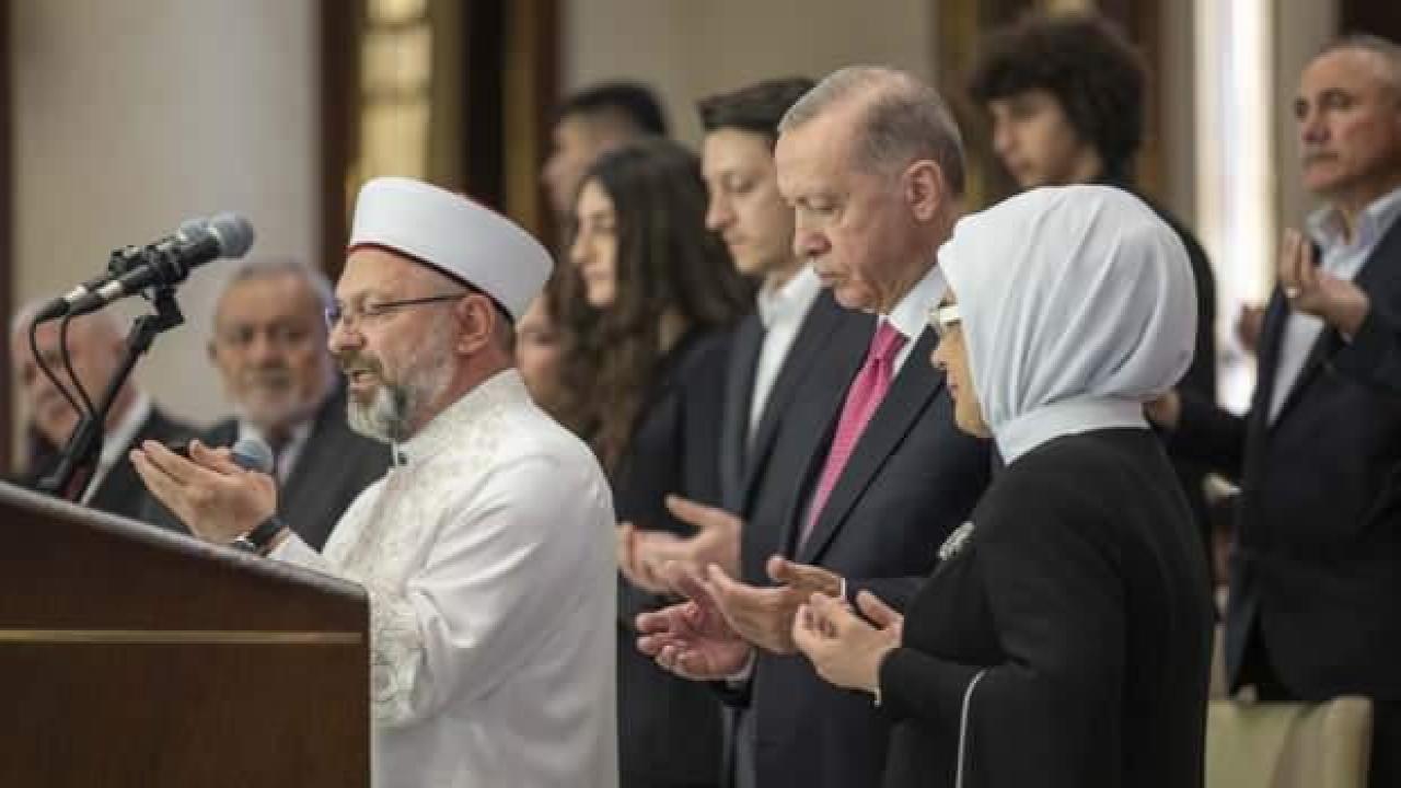 Külliye'de dua edilmesinden rahatsız oldular: Laikliğe hançer!