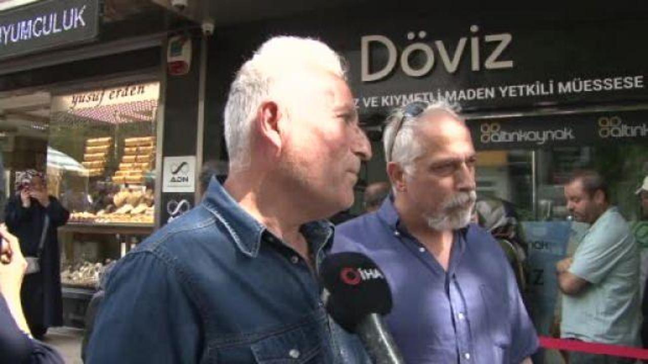 Kurban Bayramı için döviz bozdurmak isteyen vatandaşlar kuyruk oluşturdu