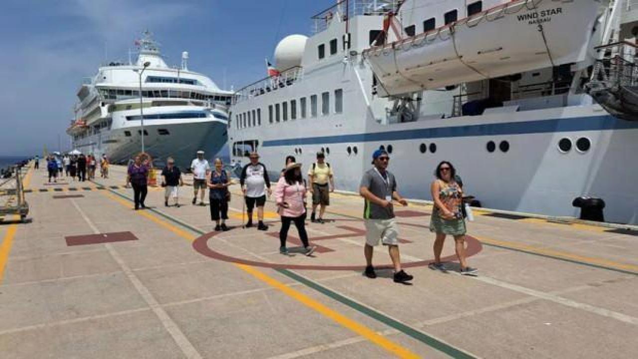 Kuşadası'na turist akını başladı: 5 kruvaziyerle 7 bin 550 turist geldi