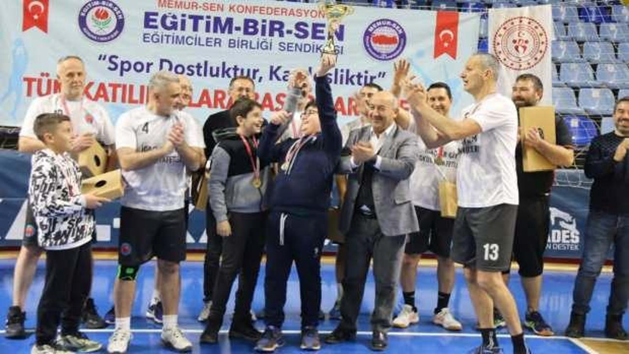 Kütahya’da eğitim çalışanları voleybol turnuvası sonuçlandı
