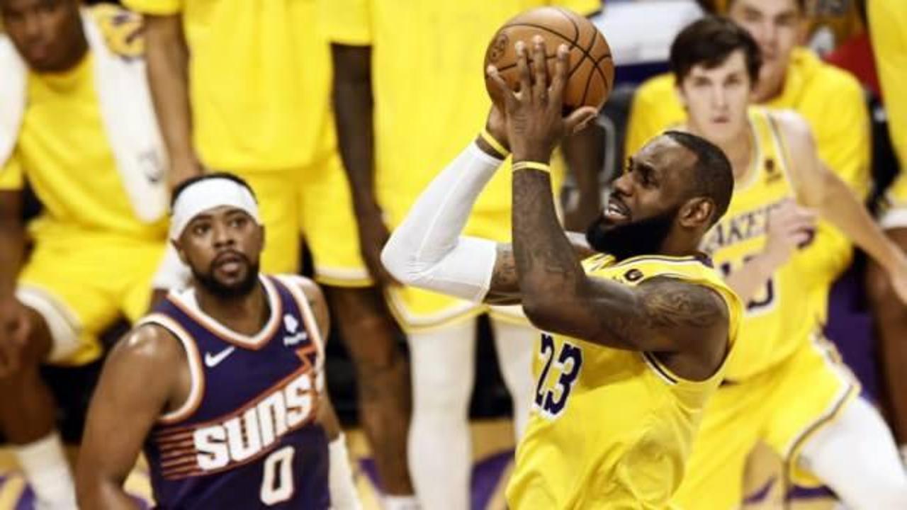 Lakers, Suns’ı yenerek ilk galibiyetini aldı