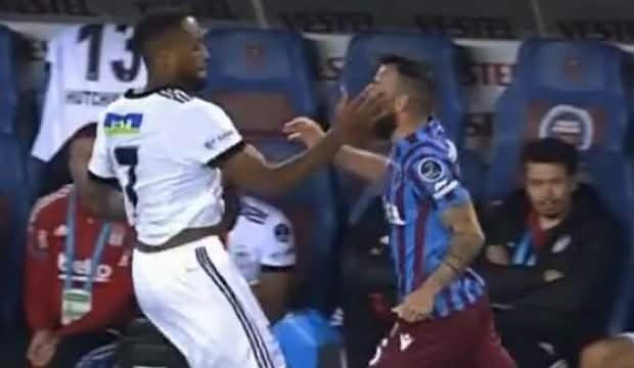 Larin oyuna girdikten 10 dakika sonra atıldı!