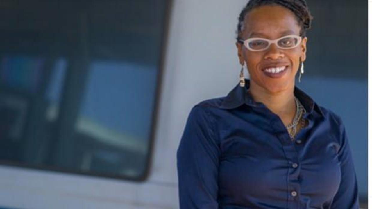 Latifah Simon, Kaliforniya'nın ilk Müslüman milletvekili oldu