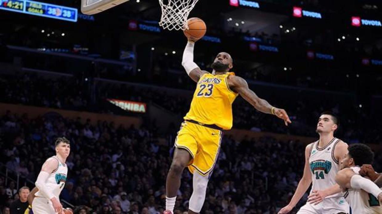 LeBron James, Kareem Abdul-Jabbar'ın rekorunu kırdı