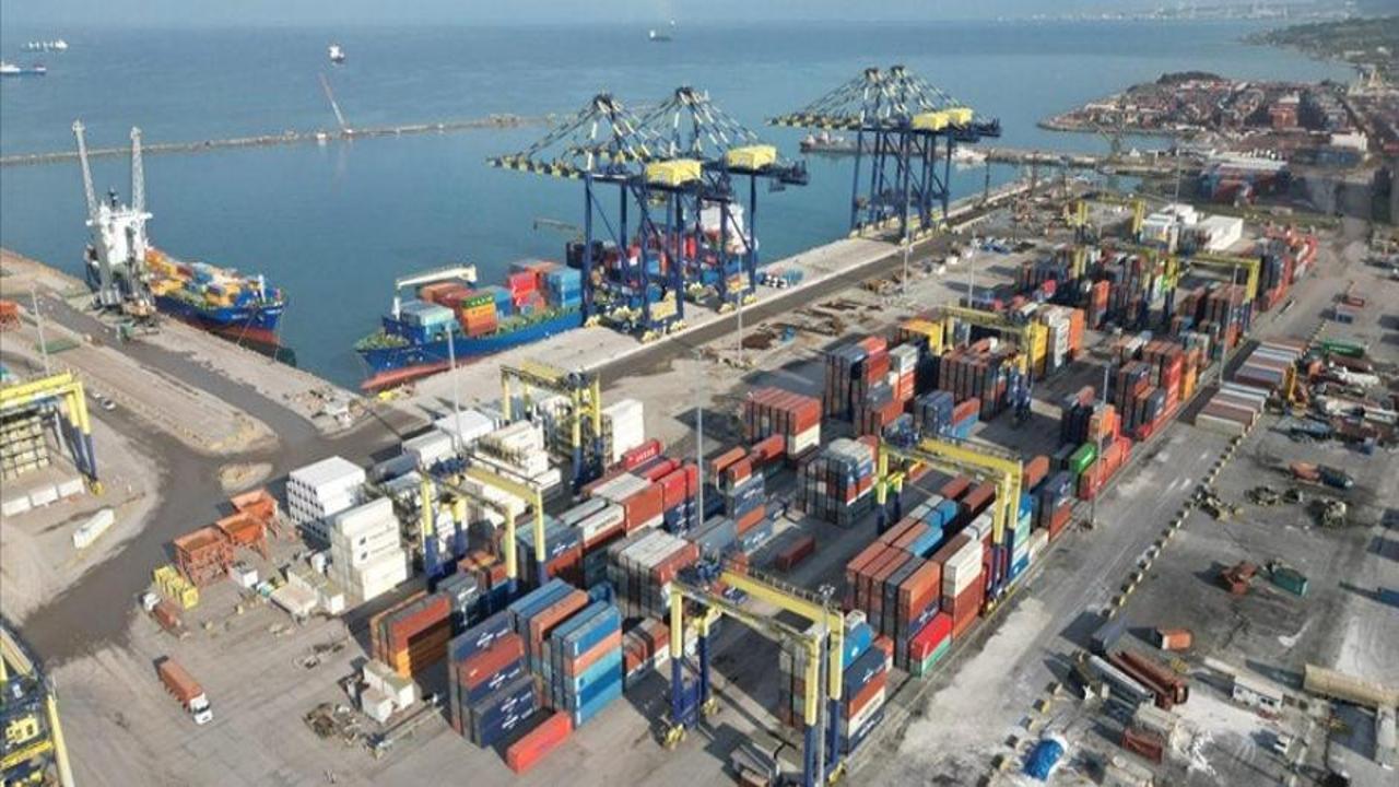 Limanlarda elleçlenen yük ve konteyner miktarı arttı