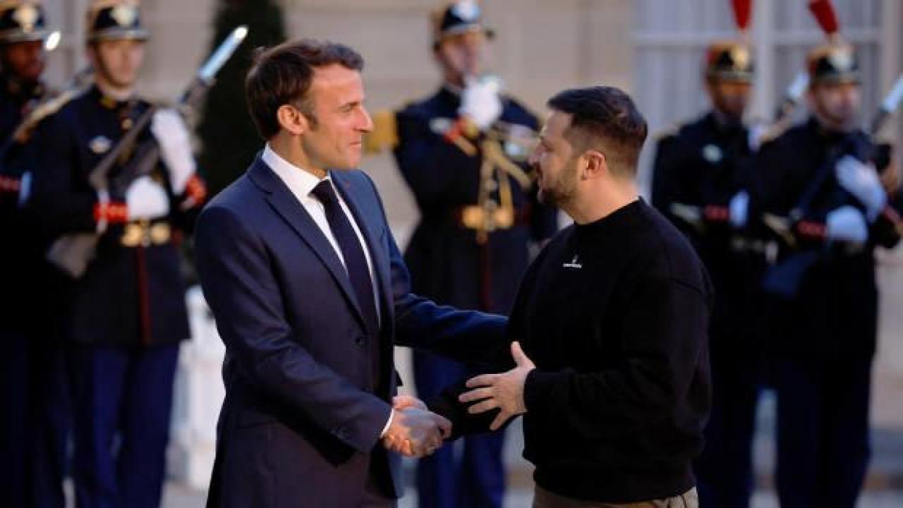 Macron ve Zelenskiy Paris'te bir araya geldi