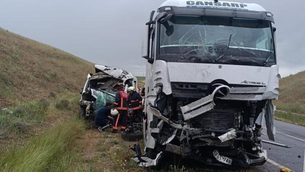 Malatya'da tır ile kamyonet çarpıştı! 1 kişi öldü