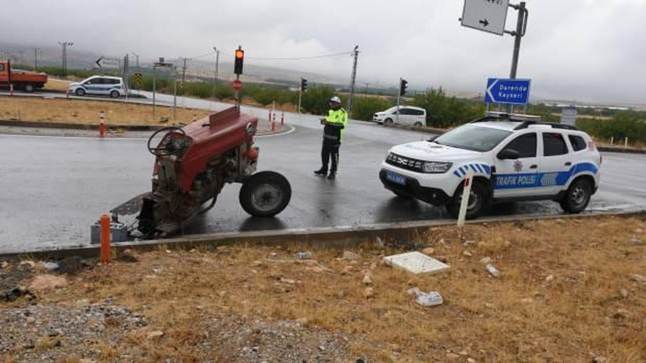 Malatya'da yolcu otobüsüyle traktör çarpıştı! 1 ölü, 1 yaralı