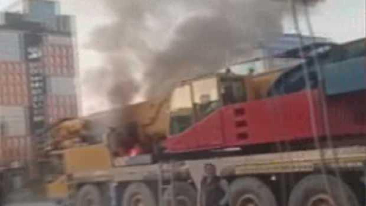 Maltepe'de vinç yangını: D-100 Karayolu'nda trafik yoğunluğu oluştu