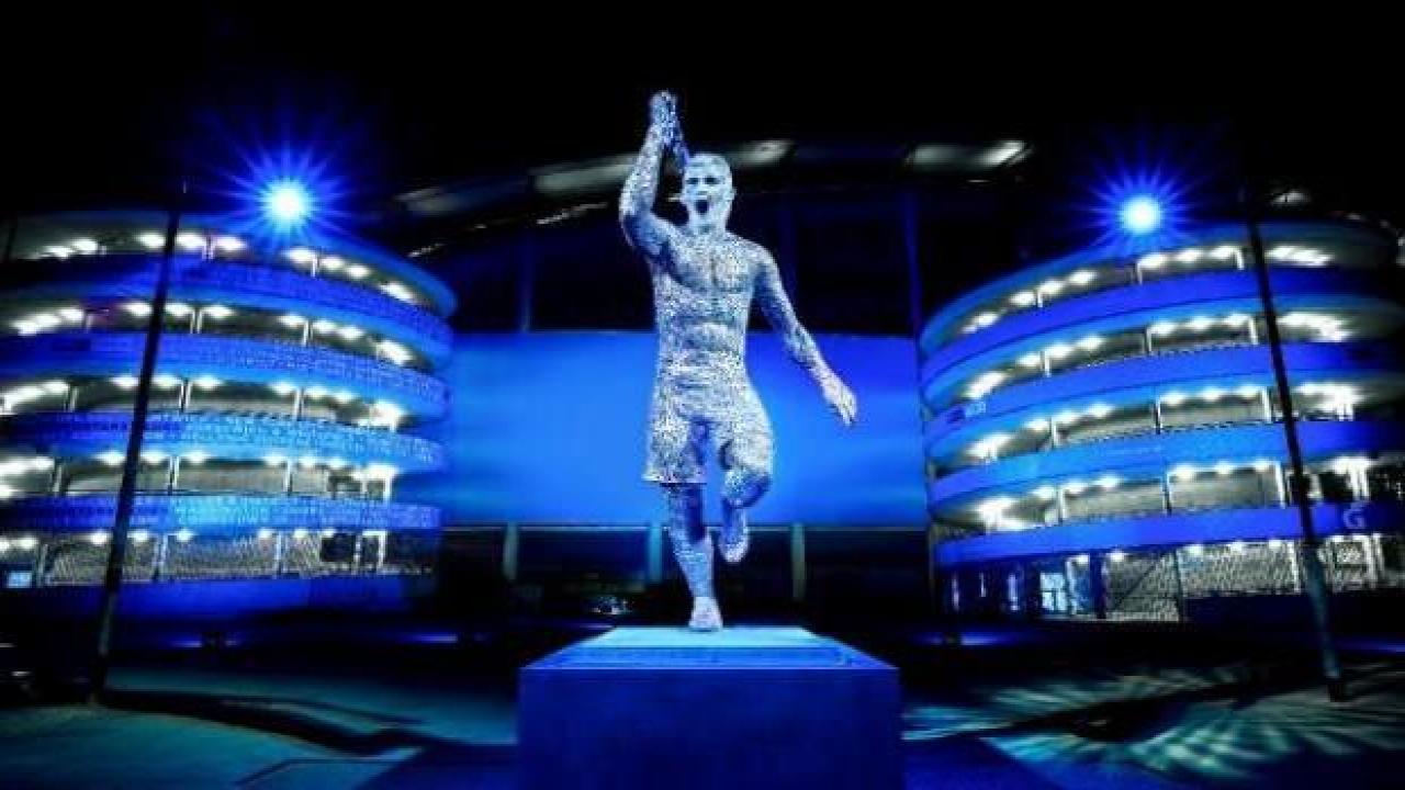 Manchester City, Agüero'nun heykelini dikti