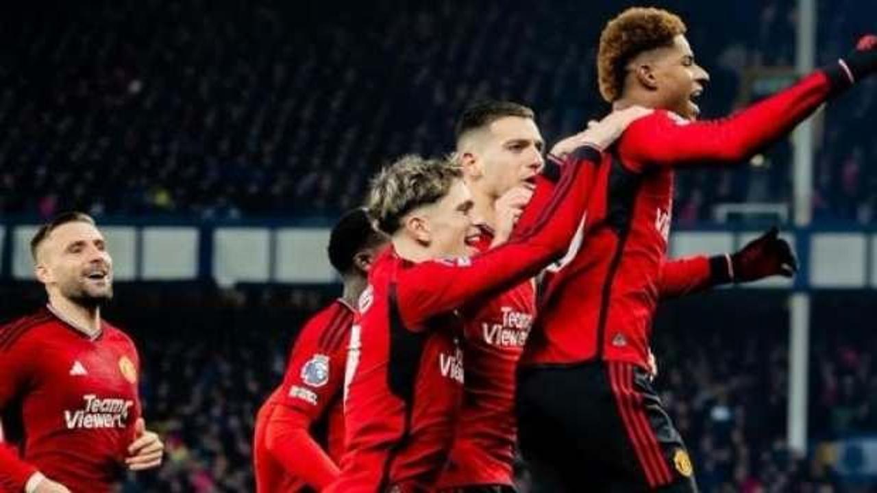 Manchester United üç puana üç golle uzandı
