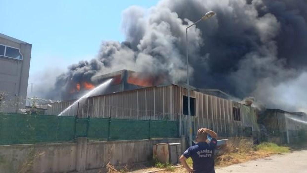 Manisa'da fabrika yangını!