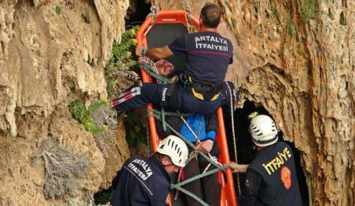 Manzara keyfi için çıktığı falezlerden düştü
