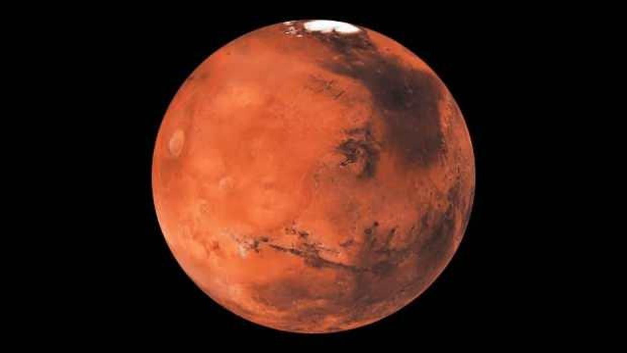 Mars'ta 60 olimpik yüzme havuzu büyüklüğünde donmuş su keşfedildi