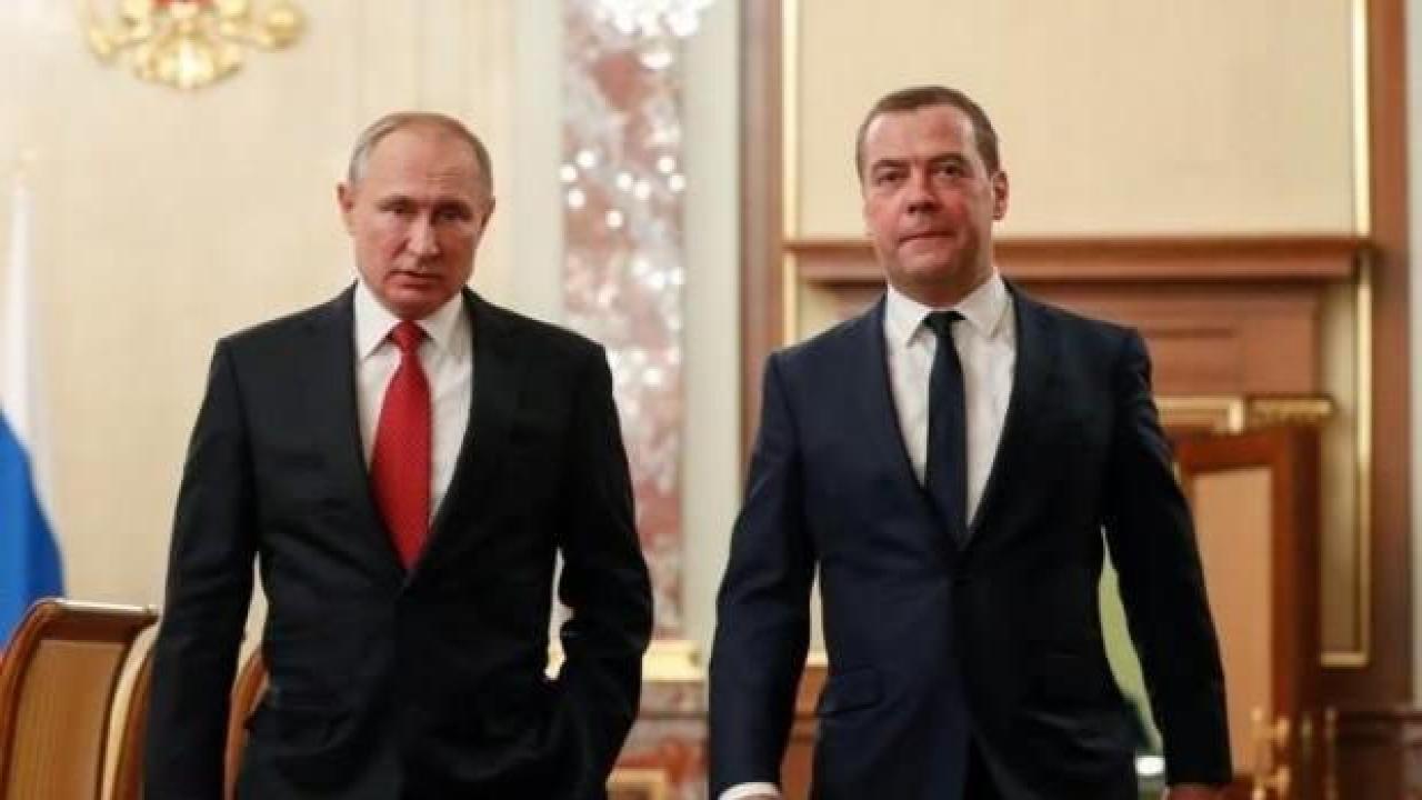 Medvedev: Putin, Ukrayna'daki siyasi rejimi tamamen dağıtmalı
