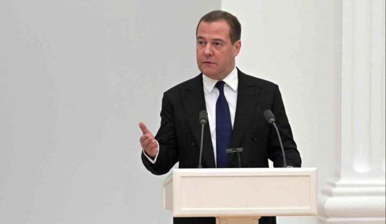 Medvedev’den Almanya’nın yaptırım kararına yanıt: Cesur dünyaya hoşgeldiniz