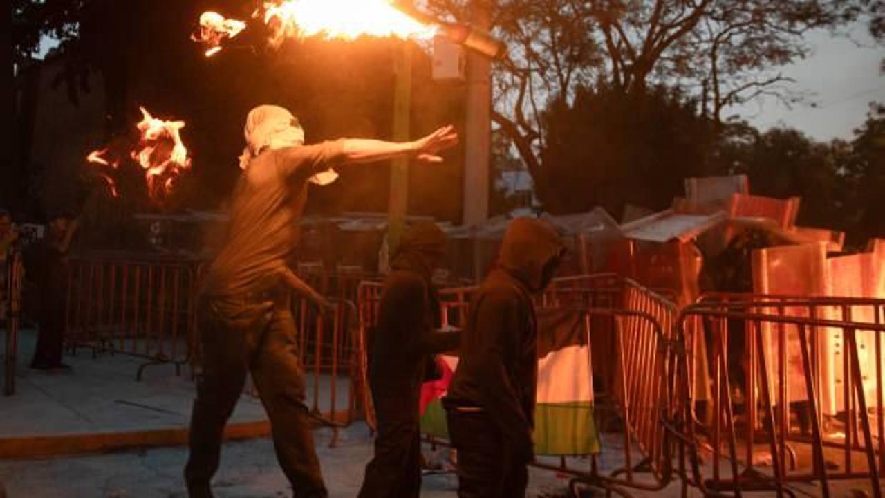 Meksika'da İsrail Büyükelçiliği önündeki Filistin'e destek gösterisinde olay çıktı