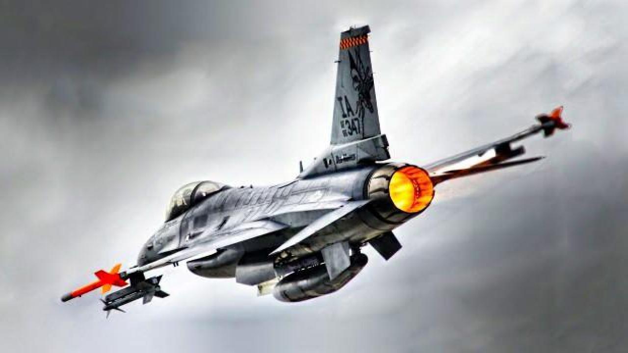 Menendez: Türkiye F-16'ları hak edecek bir şey yapmadı