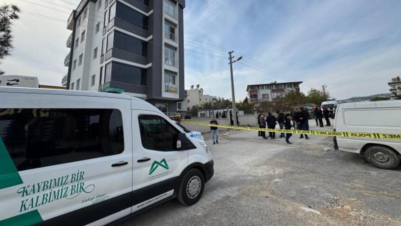 Mersin'de koca vahşeti: Eşini yeni aldıkları evin önünde öldürdü