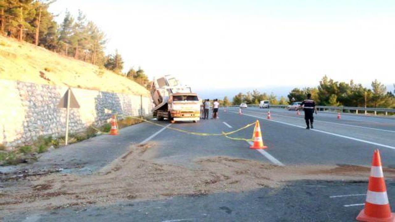Mersin'de tarım işçilerini taşıyan araç devrildi: 1 ölü, 14 yaralı
