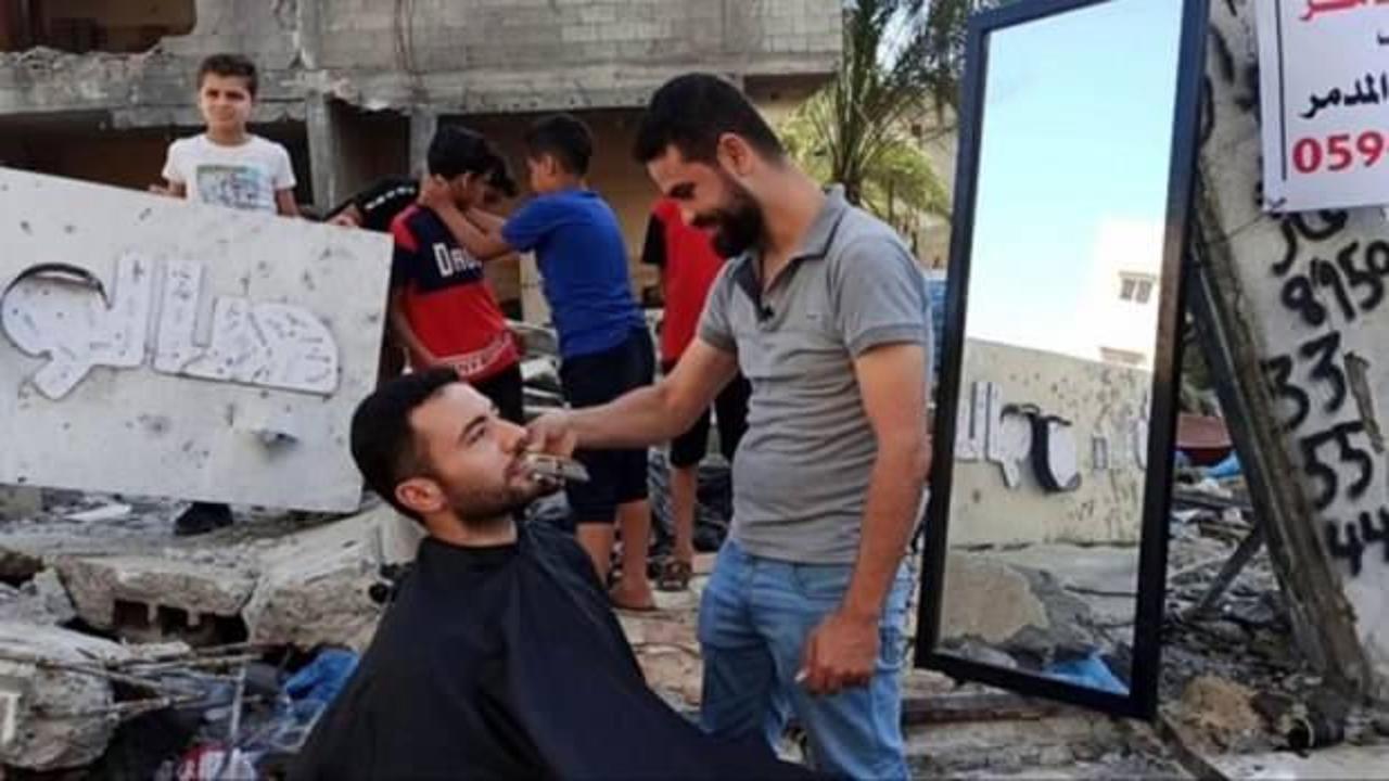Mesleğini moloz yığınları arasında icra ediyor